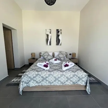 Vakantiehuis Lambou Sunset *