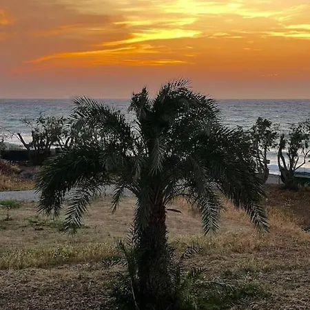 Prázdninový dům Lambou Sunset *