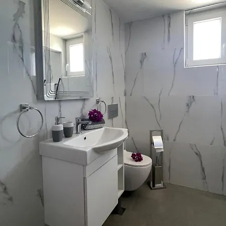 Prázdninový dům Lambou Sunset *