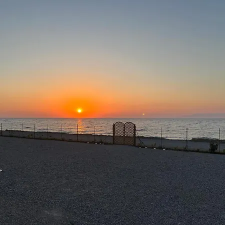 Dom wakacyjny Lambou Sunset Soroni